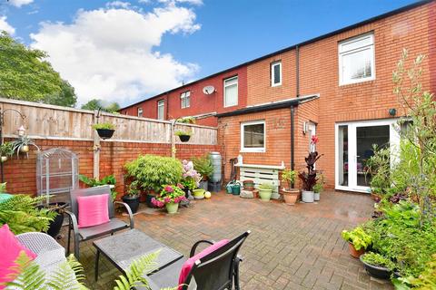 3 bedroom terraced house for sale, Clayburn Circle, Basildon, Essex