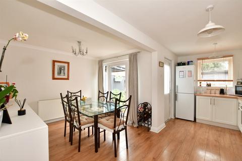 42 Clayburn Circle, Basildon, SS14 1PY