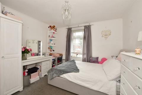 42 Clayburn Circle, Basildon, SS14 1PY