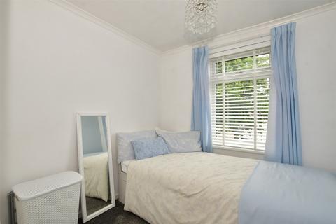42 Clayburn Circle, Basildon, SS14 1PY