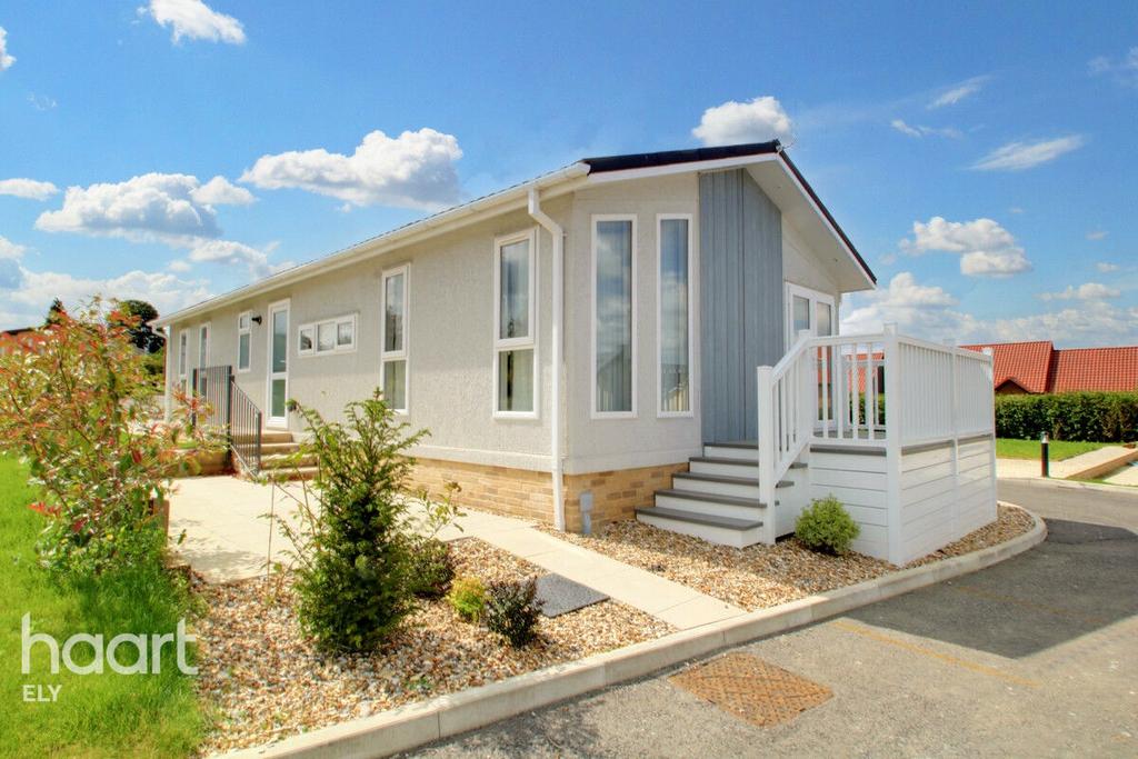 Hardwicke Fields, Haddenham 2 bed park home for sale £250,000
