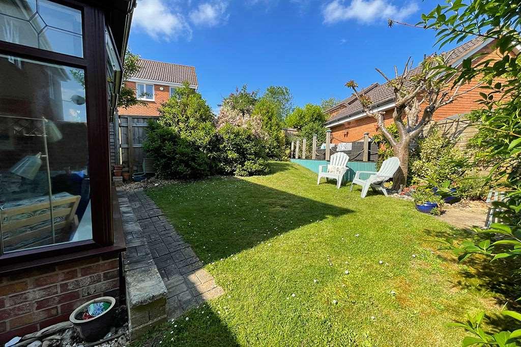 Thornhill Drive, Swindon SN25 3 bed detached house for sale £330,000