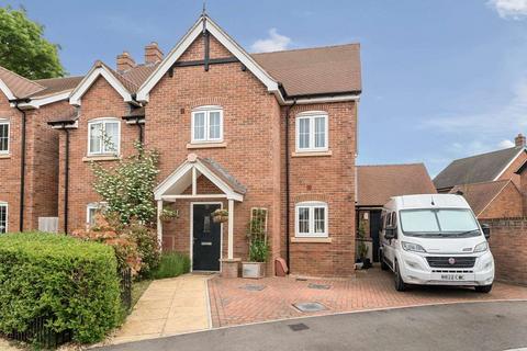 7 Fortuna Road, Blunsdon, Swindon, SN26 7AT