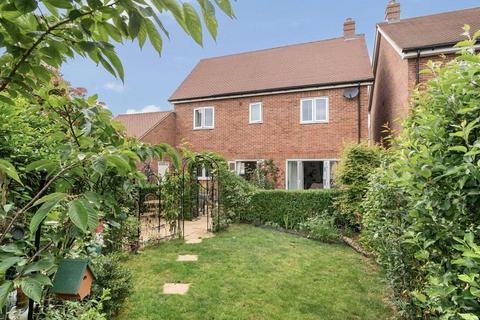 7 Fortuna Road, Blunsdon, Swindon, SN26 7AT