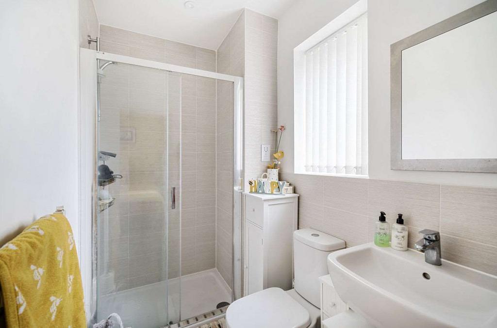 Ensuite to Bed 1
