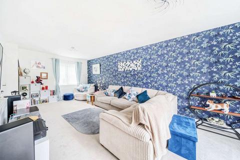 7 Fortuna Road, Blunsdon, Swindon, SN26 7AT