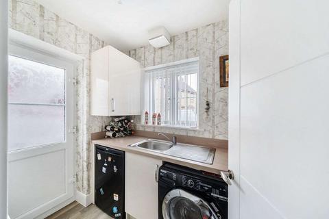 7 Fortuna Road, Blunsdon, Swindon, SN26 7AT