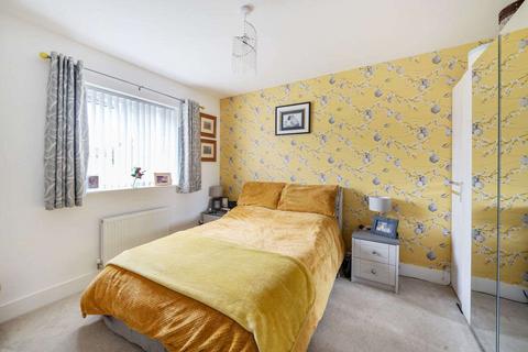 7 Fortuna Road, Blunsdon, Swindon, SN26 7AT