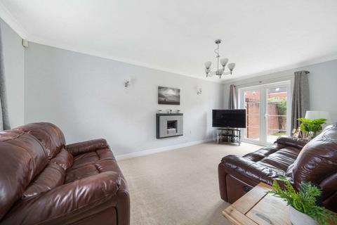 4 bedroom detached house for sale - Pioneer Road, Swindon SN25