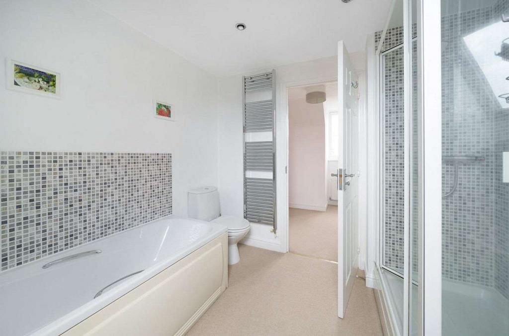 Ensuite to Bed 1
