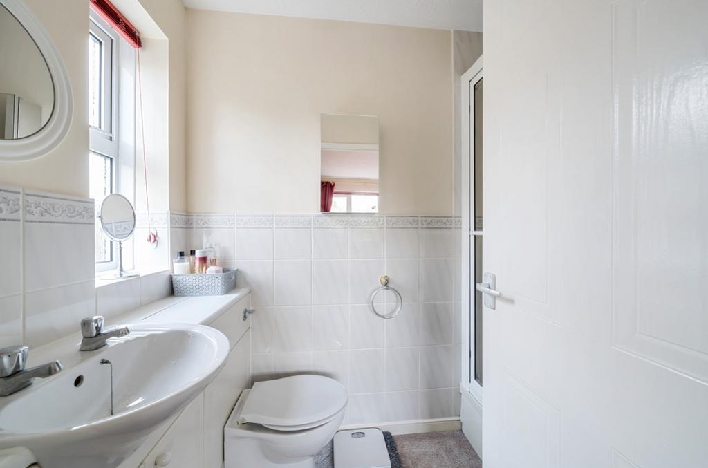 Ensuite to Bedroom 1