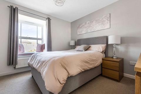 39 Standen Way, Swindon, SN25 4YF
