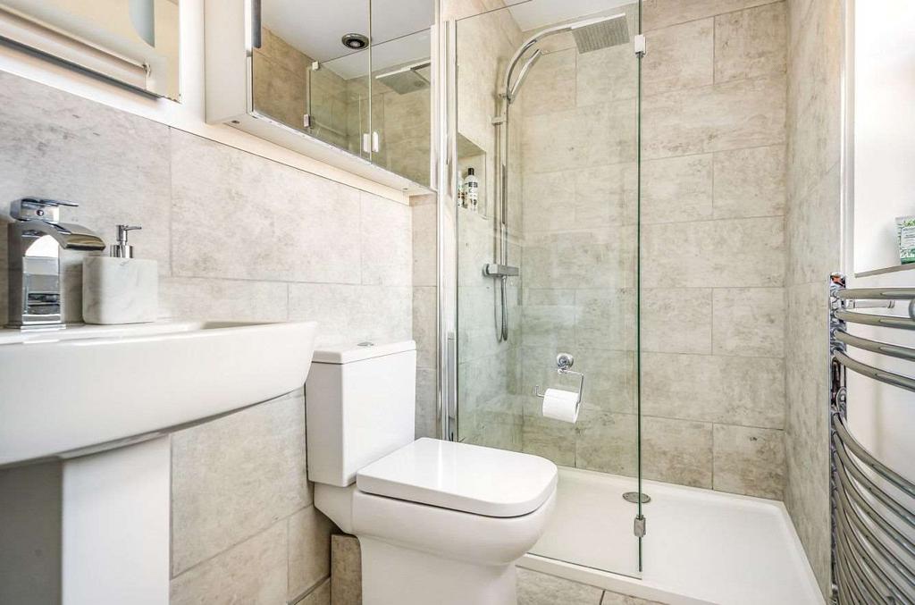 Ensuite to Bed 1