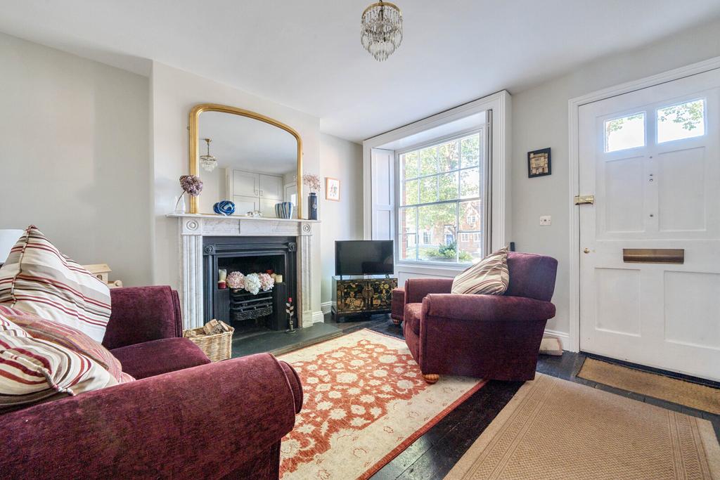 Castle Street, Farnham, Surrey, GU9 3 bed terraced house for sale £