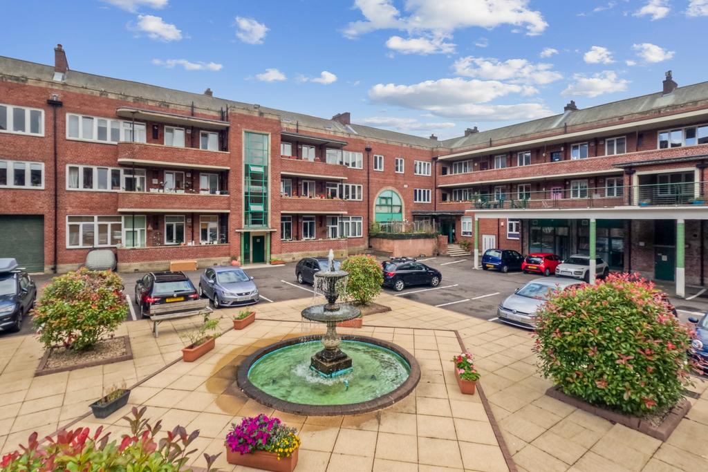 Mingarry Street, Flat 2/2, Kelvinside, Glasgow, G20 8NS 3 bed flat £