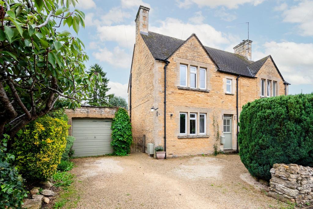 Moore Road, BourtonOnTheWater, GL54 4 bed semidetached house £500,000