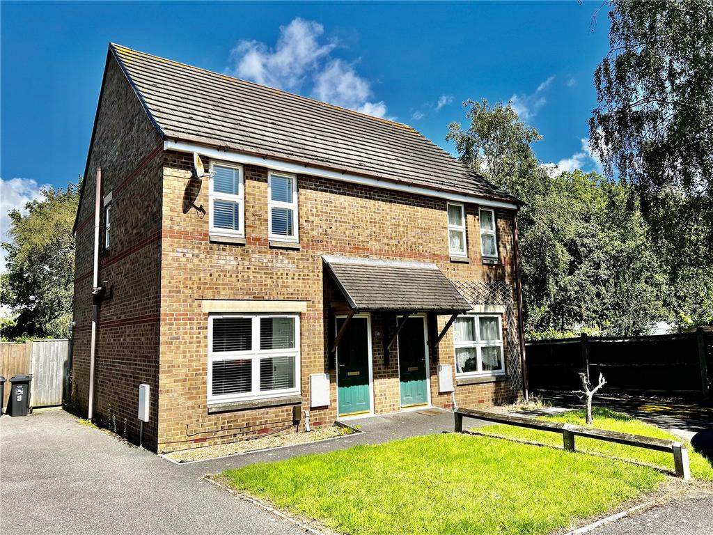 Silver Birch Close, Poole, BH12 2 bed semidetached house £290,000