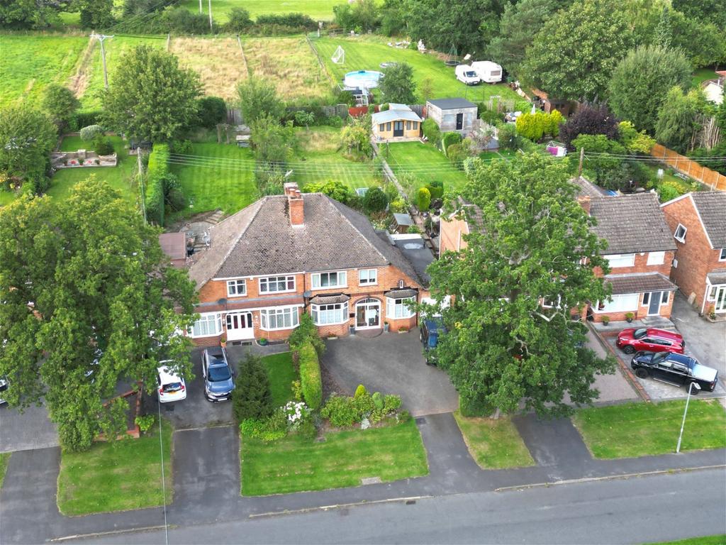 Dark Lane, Hollywood, B47 5BT 3 bed semidetached house for sale £430,000