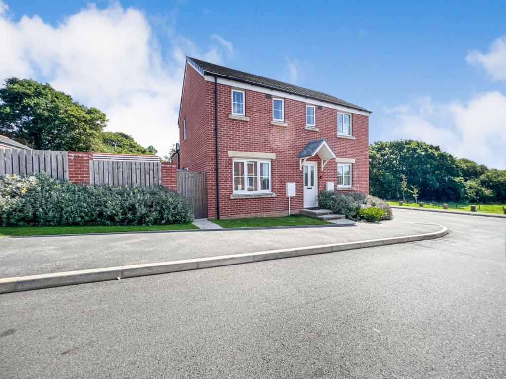 Maes Delfryn, Llanelli... 3 bed detached house £255,000