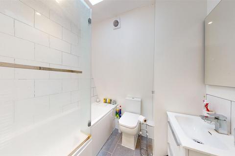 Flat 8, Warren Court Park View, Sturry, Canterbury, CT2 0NW