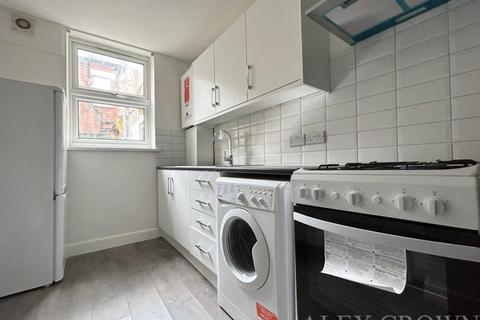 Studio to rent, West Green Road, Seven Sisters