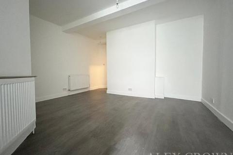Studio to rent, West Green Road, Seven Sisters