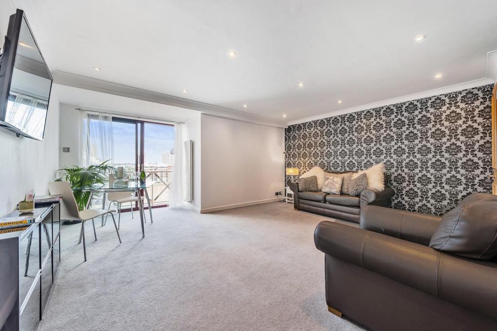 William Morris Way, Fulham 3 bed flat for sale £875,000