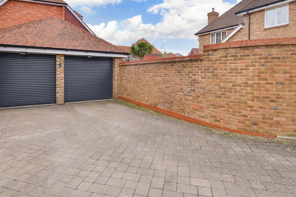 Driveway/Parking