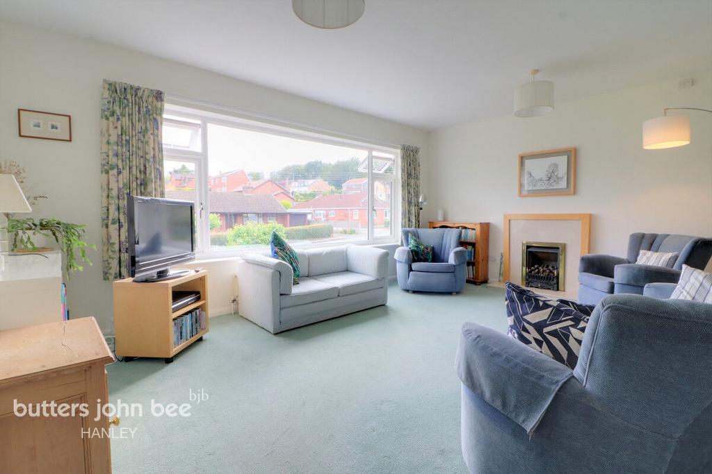 Valley Drive Leek ST13 8NQ 4 bed detached house for sale £475,000