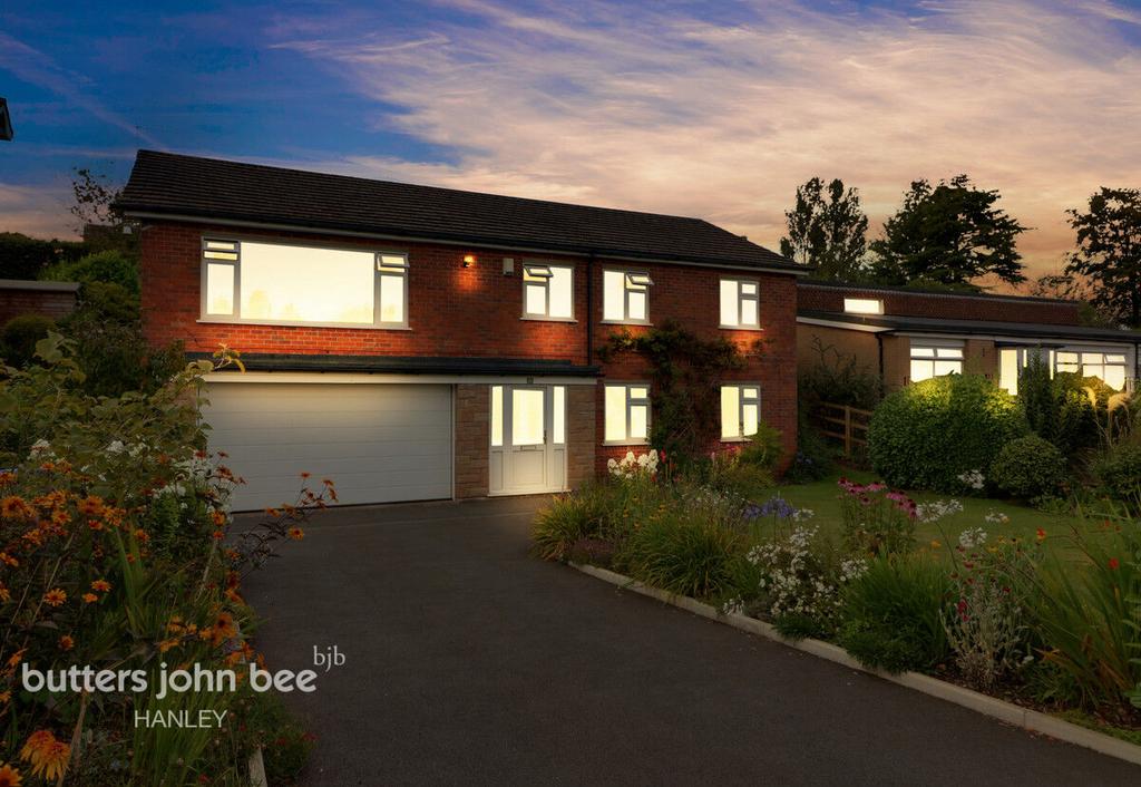 Valley Drive Leek ST13 8NQ 4 bed detached house for sale £475,000