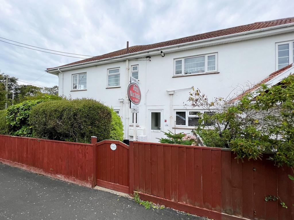 28 Seaward Avenue, Barton On Sea, Hampshire. BH25 7HP 2 bed flat for