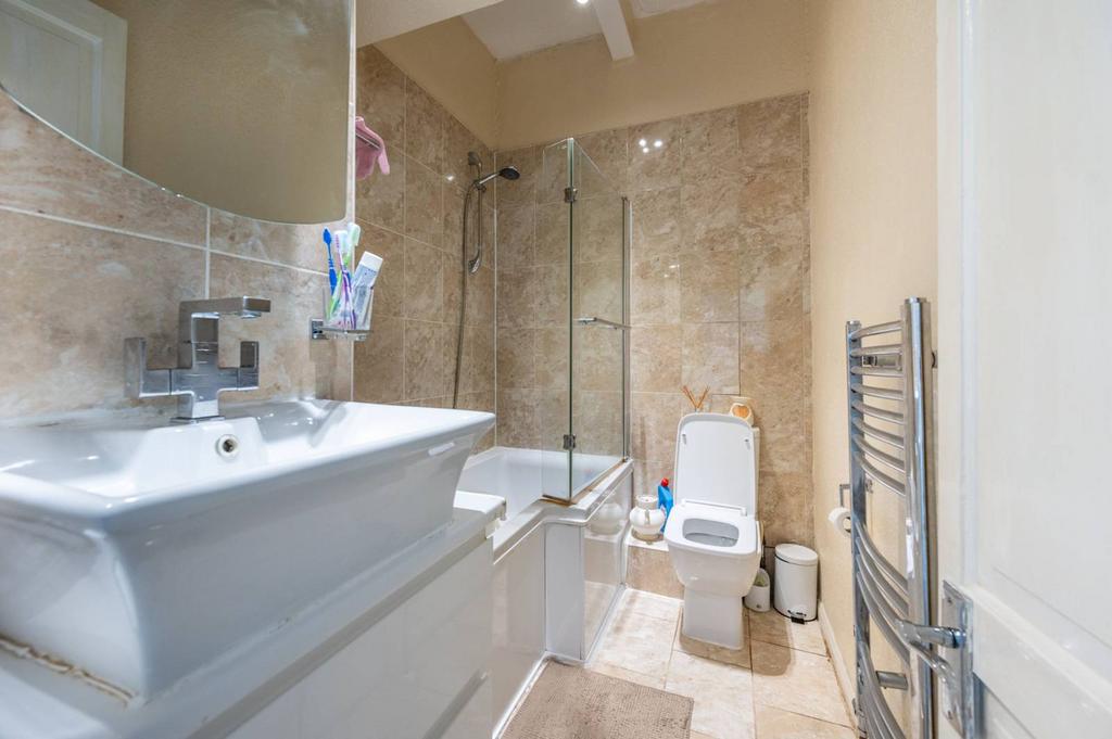 Seven Kings, Seven Kings, Ilford, IG3 1 bed flat for sale £245,000