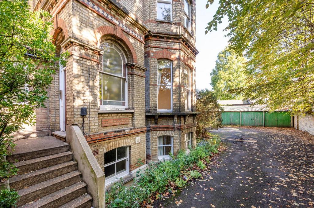 Riverdale Road, St Margarets, Twickenham, TW1 1 bed flat for sale £