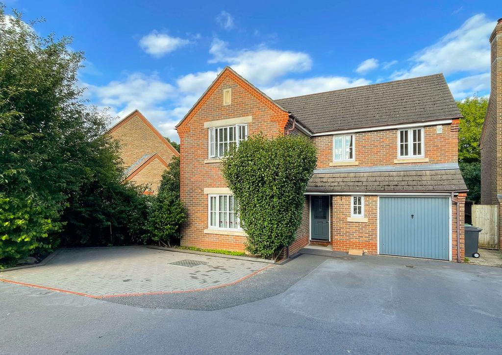 Azalea Avenue, Lindford GU35 0YD 4 bed detached house for sale £650,000