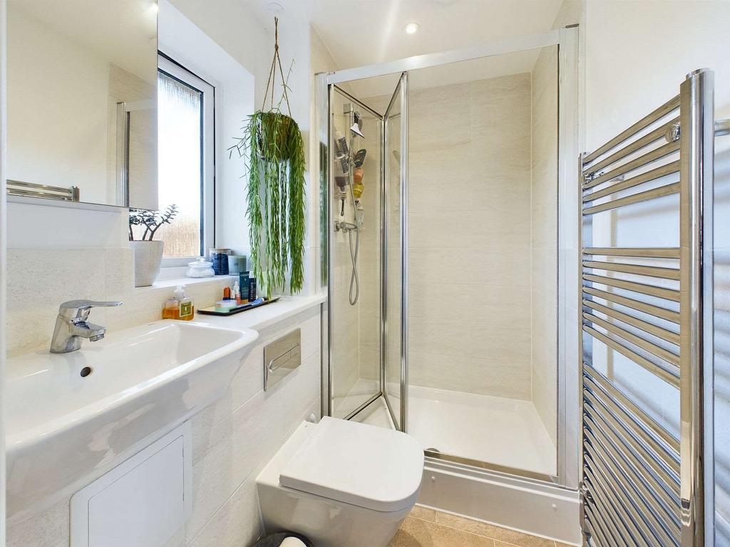 Ensuite to Bed 1