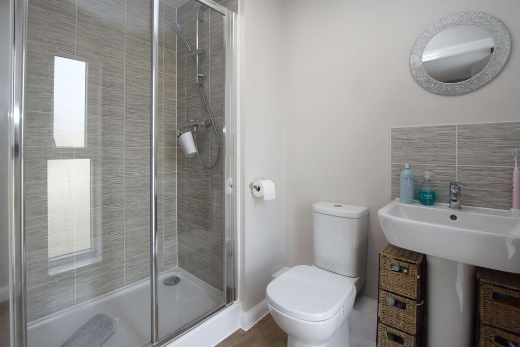 Ensuite to Bed 1