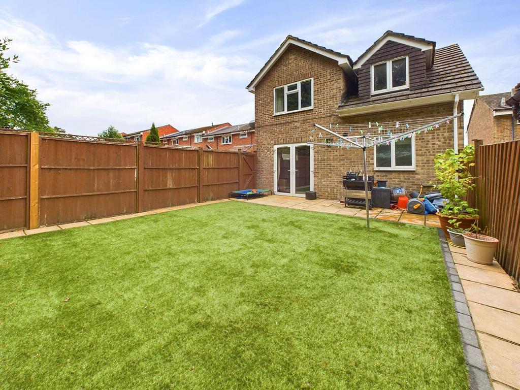 Maple Way, Headley Down GU35 8AT 3 bed detached house for sale £395,000