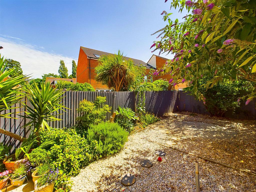 Grange Road, Gillingham ME7 2QT 4 bed terraced house for sale £375,000