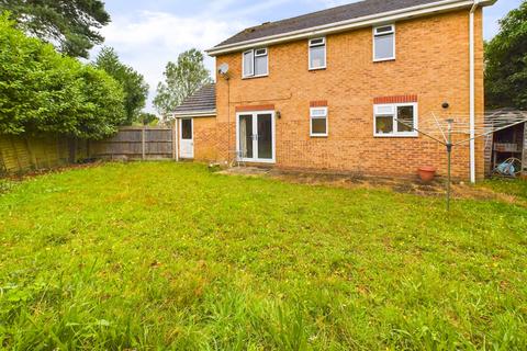 5 Princes Close, Whitehill, Bordon, GU35 9BL