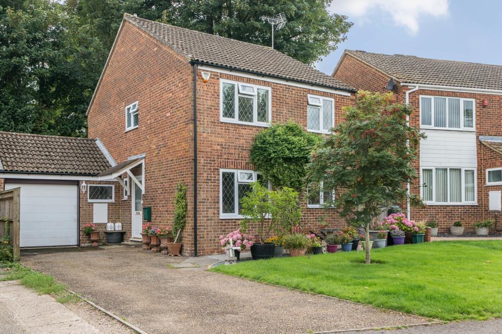 Stokenchurch, Buckinghamshire, HP14 4 bed detached house for sale £