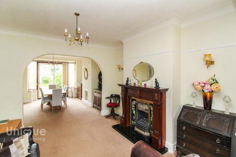 3 bedroom semi-detached house for sale - Sandhurst Avenue, St. Annes on Sea, Lancashire, FY8 2DA
