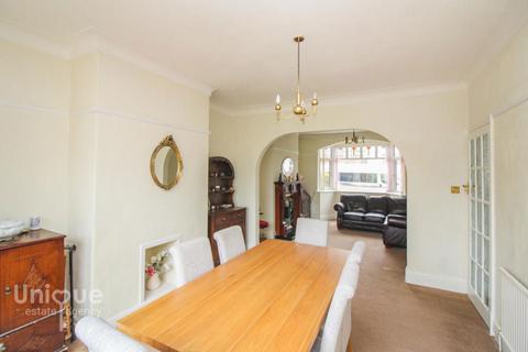 3 bedroom semi-detached house for sale - Sandhurst Avenue, St. Annes on Sea, Lancashire, FY8 2DA