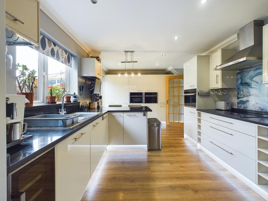 Varna Road, Bordon, Hampshire, GU35 4 bed semidetached house £447,500
