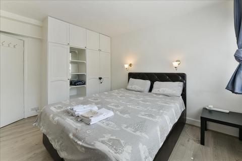 2 bedroom apartment for sale, Hamlet Court, Hamlet Gardens, London, W6