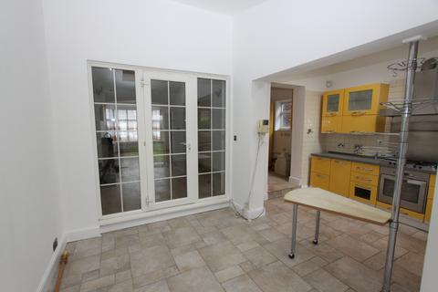 4 bedroom semi-detached house to rent - Cotswold Gardens, London NW2