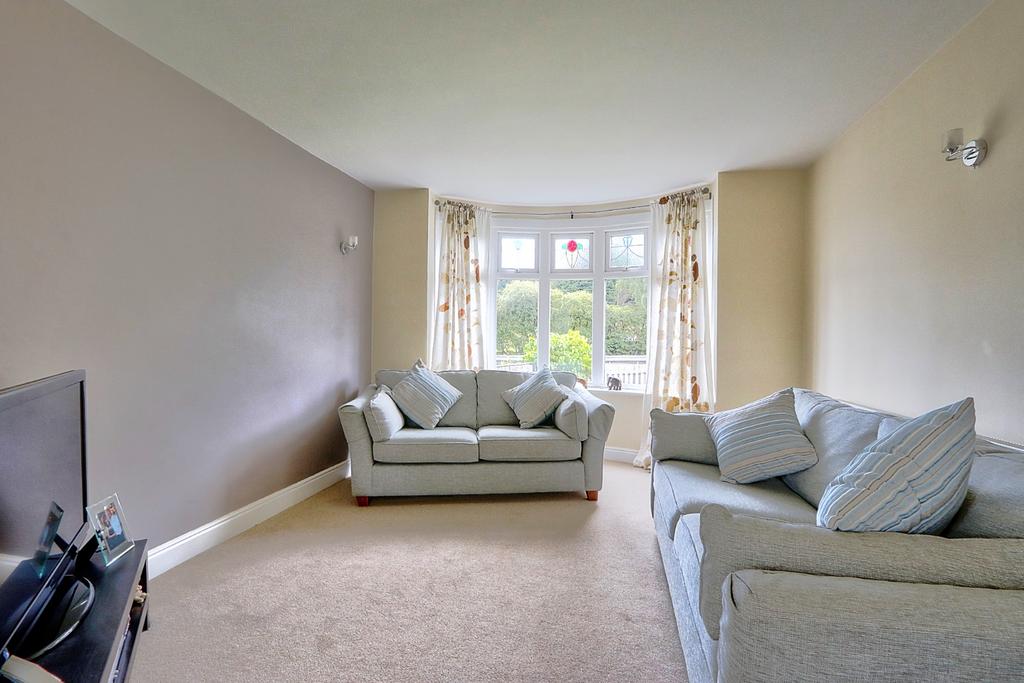 Guisborough Road, Nunthorpe, TS7 3 bed semidetached house £195,000