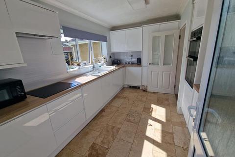 2 Barn Close, Crewkerne, TA18 8BL