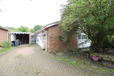 3 bedroom bungalow to rent, Brickfield Road, Renhold, Bedford