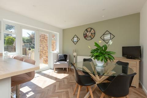 4 Cross Road, Birchington, CT7 9HN