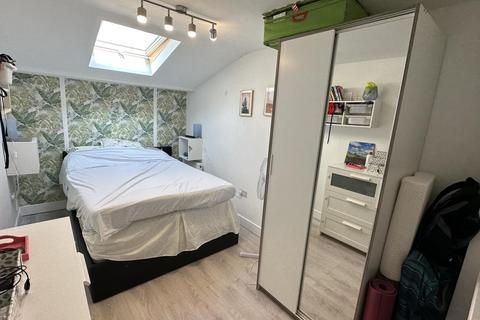 2 bedroom flat to rent, Kingsland Road, Hackney, E8